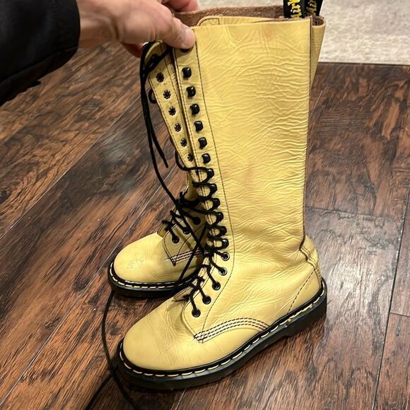 VTG Made in England Doc Marten boots 20 hole boots. Size 6 in GUC for age yellow - Picture 1 of 14